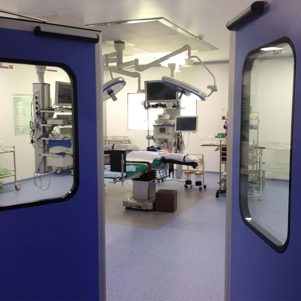 Operating theatres cleanrooms with automatic blue door